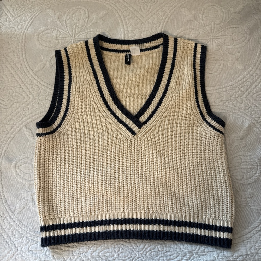 Zara Cream and Black V-Neck Sweater